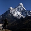 Kanchha devant sa montagne