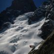 Bivacco Gervasutti. Ovni devant le col des Hirondelles et la face E des Jojos